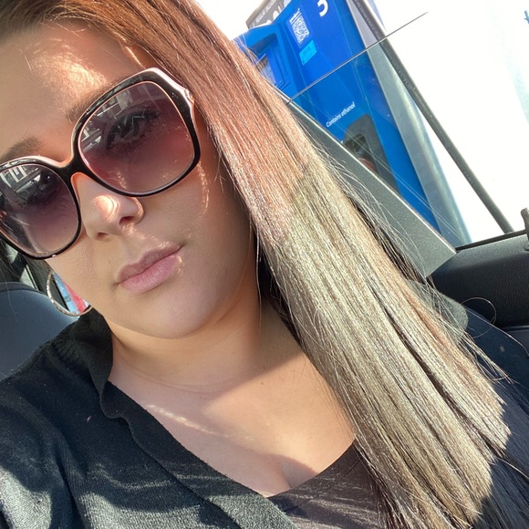 Meet your Posher, Brittney - Picture 1 of 1